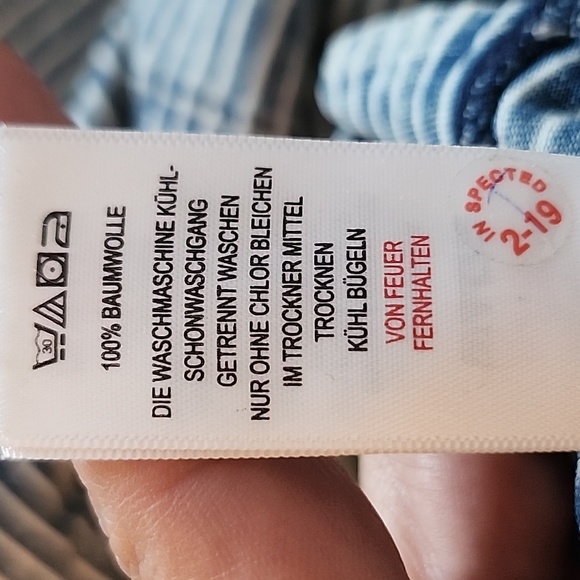 Woman's jean style top Size large - Picture 5 of 6